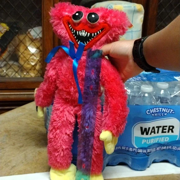 Poppy Playtime Kissy Missy Plushie - Picture 6 of 6